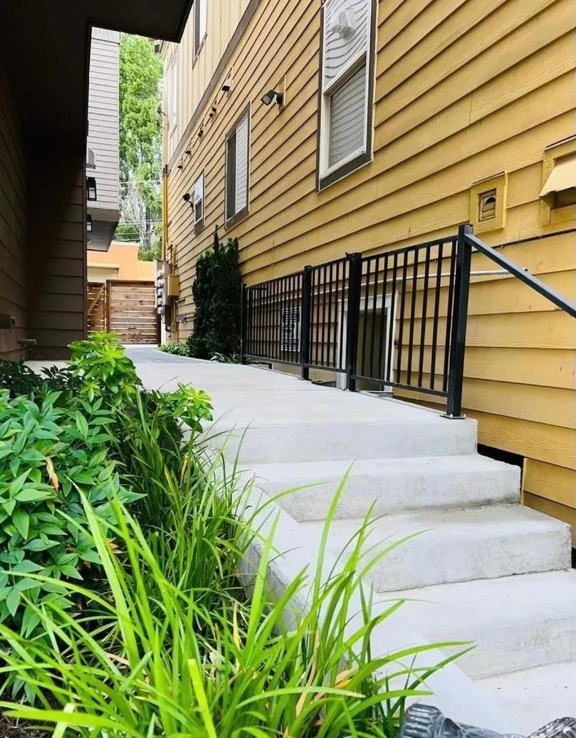 Appartement Luxe: Modern Retreat In The City à Seattle Extérieur photo