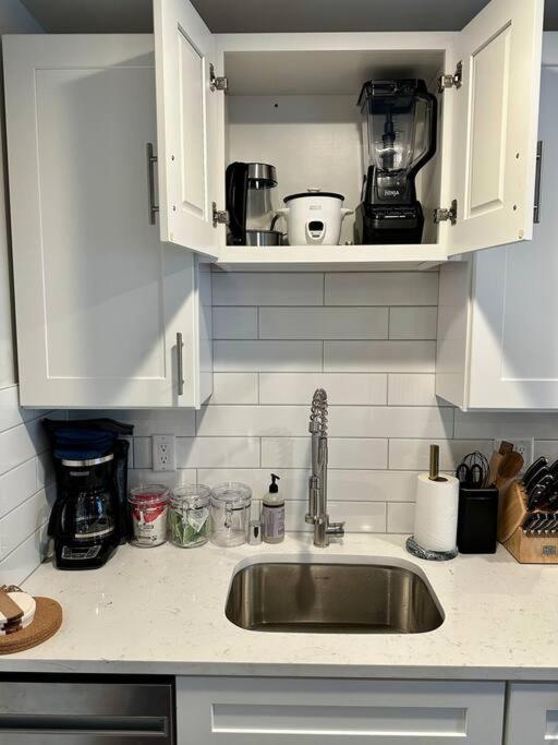 Appartement Luxe: Modern Retreat In The City à Seattle Extérieur photo